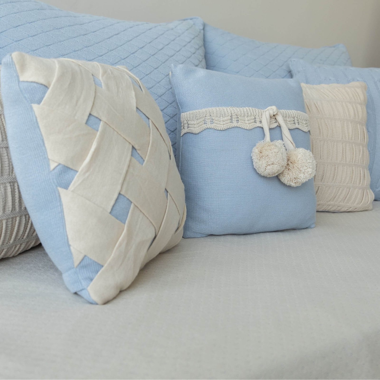 almofada-pingente-de-pompons-bento (2)