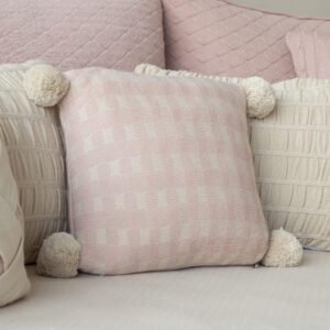 Almofada em Tricot Xadrez com Pompom Bela