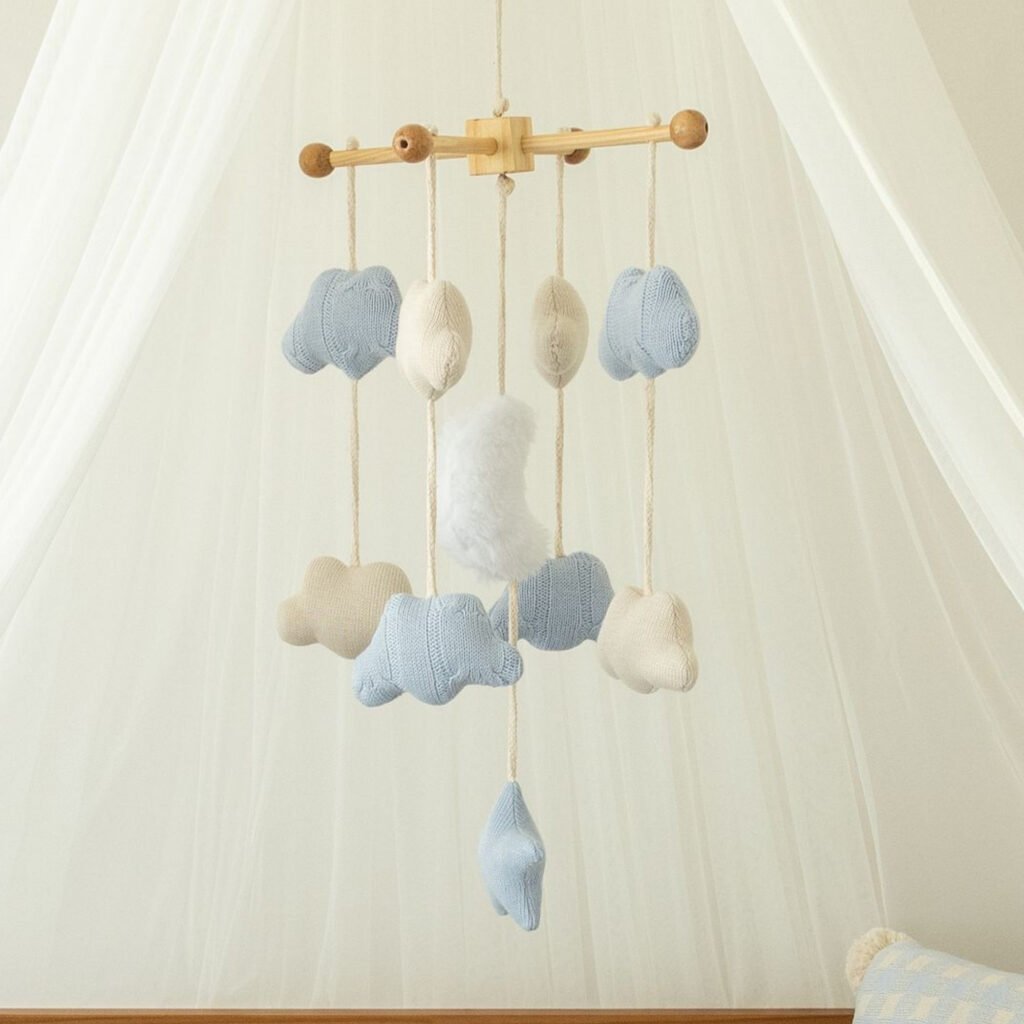 Móbile Luas e Estrelas em Tricot Bento
