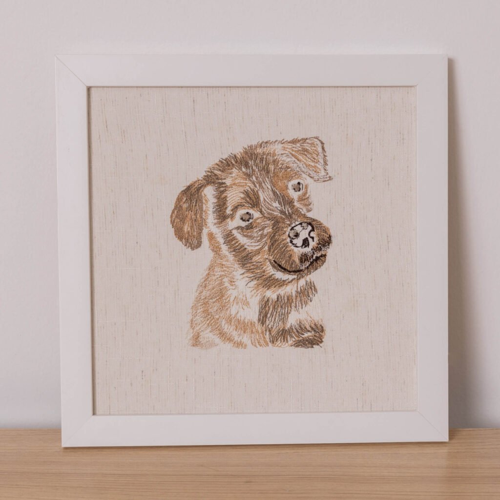 Quadro Bordado Cachorro Bege Flick