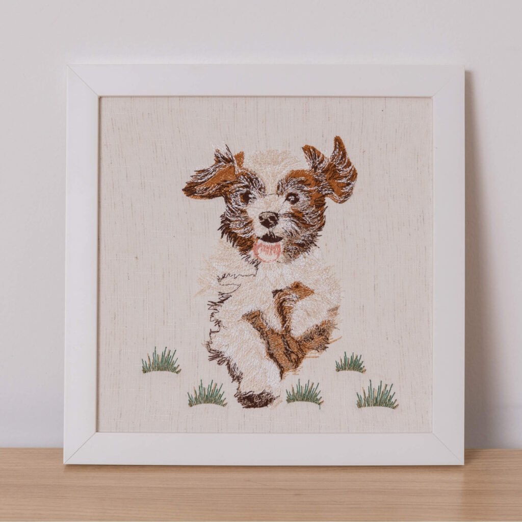 Quadro Bordado Cachorro Correndo Flick