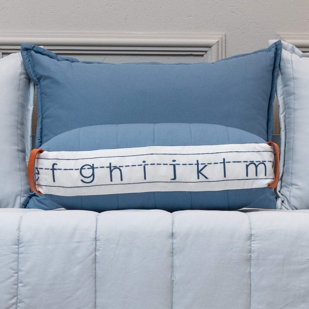 Almofada Caixa Bordada Alfabeto World