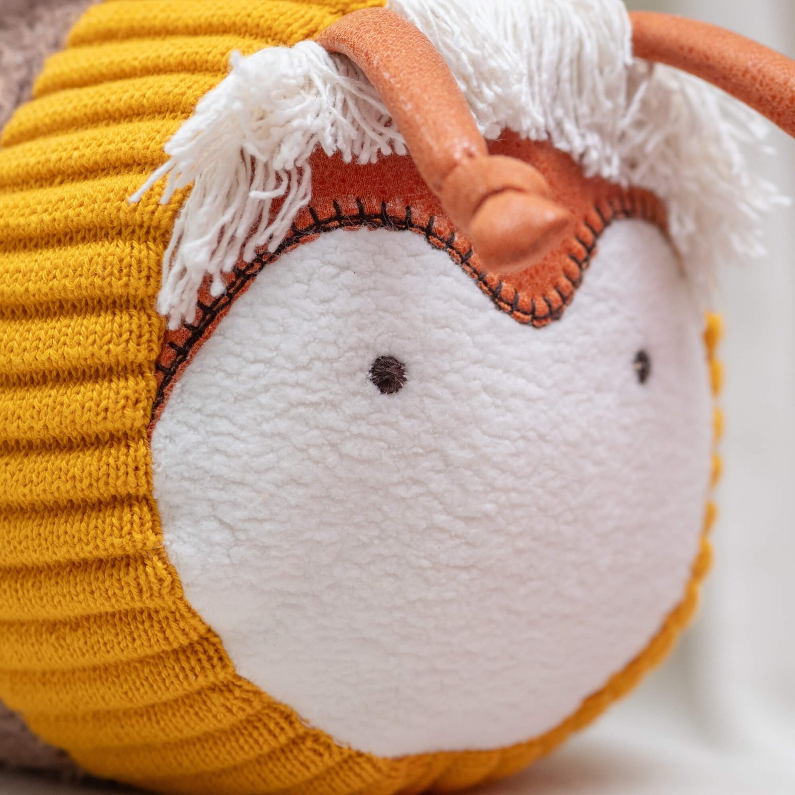 almofada-formato-abelha (2)