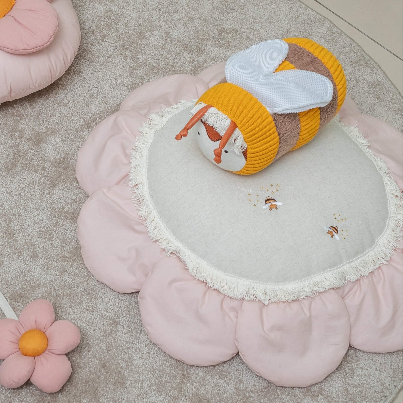 almofada-formato-abelha (3)