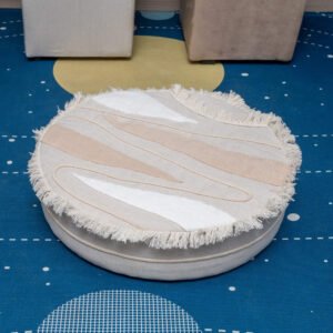 Almofada Formato Puff com Detalhes Bordados