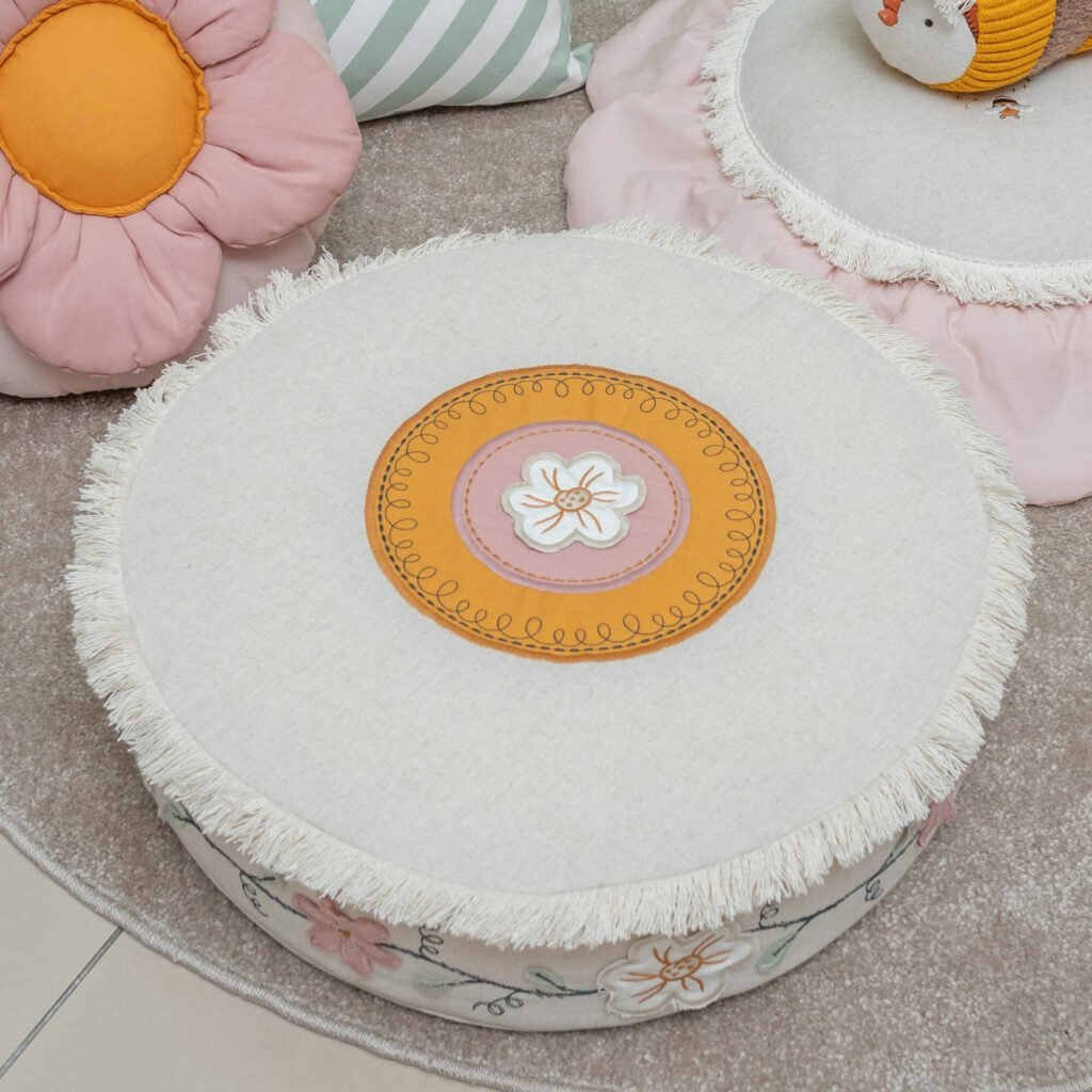 Almofada Formato Puff Bordada Flor