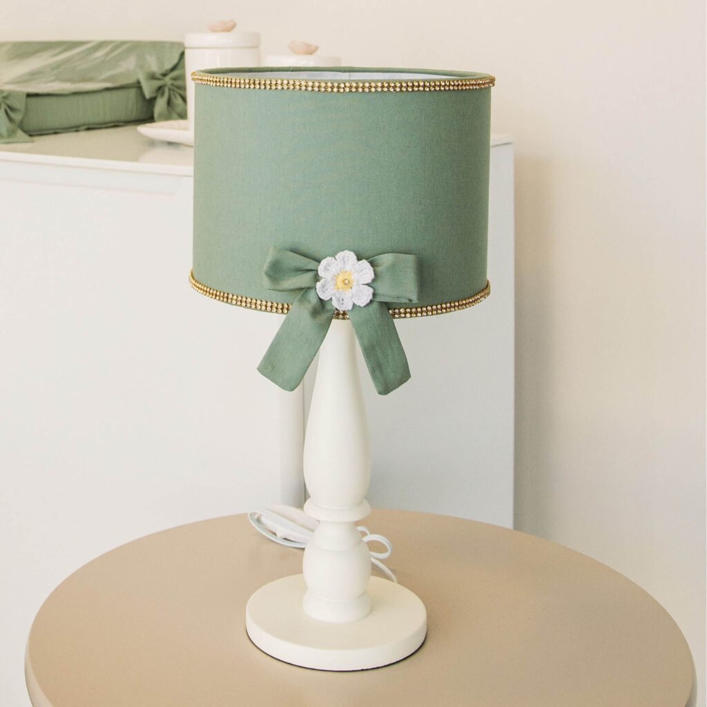 Abajur Verde com Detalhe Laço Camomila