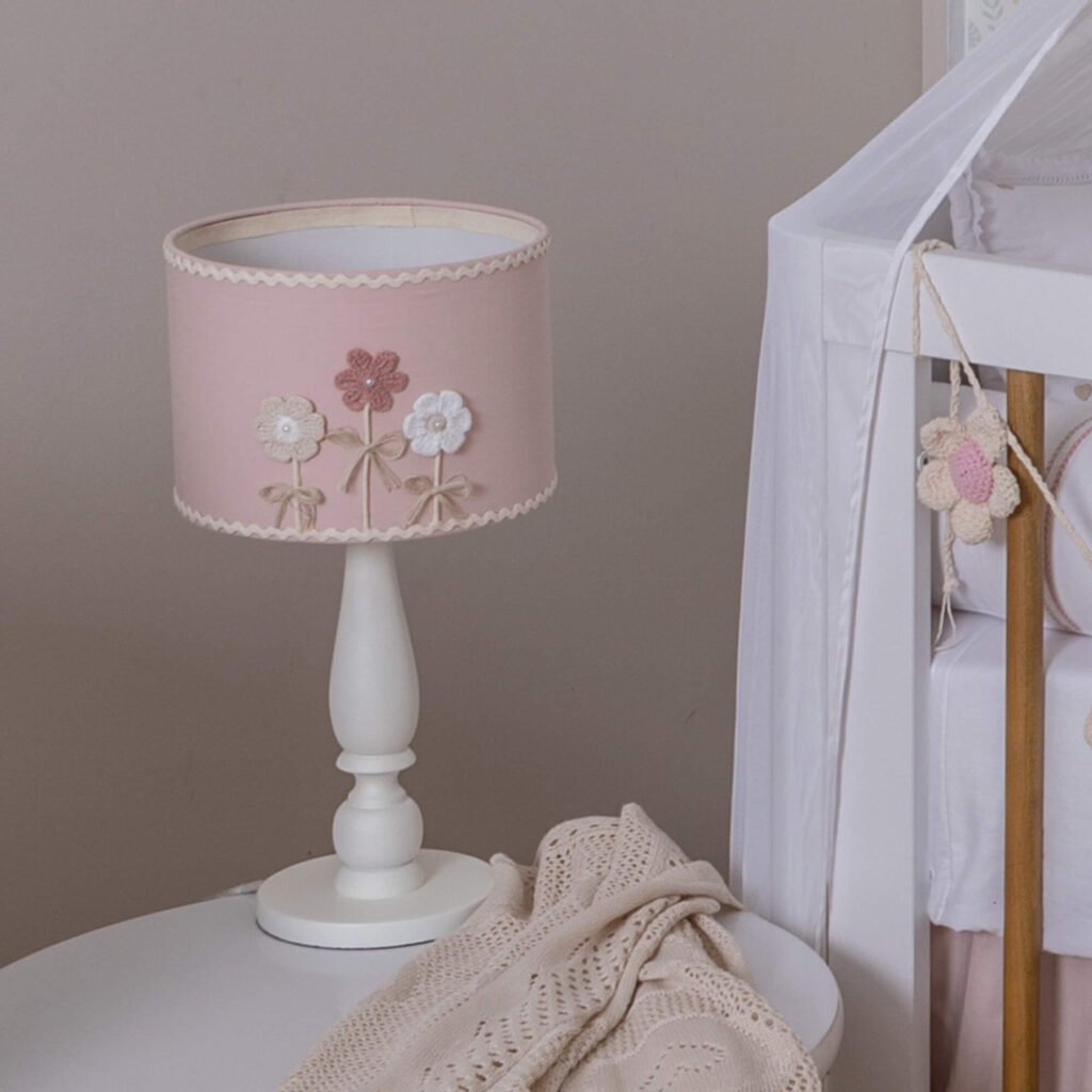 Abajur com Cúpula com Aplicações de Flores Meninice