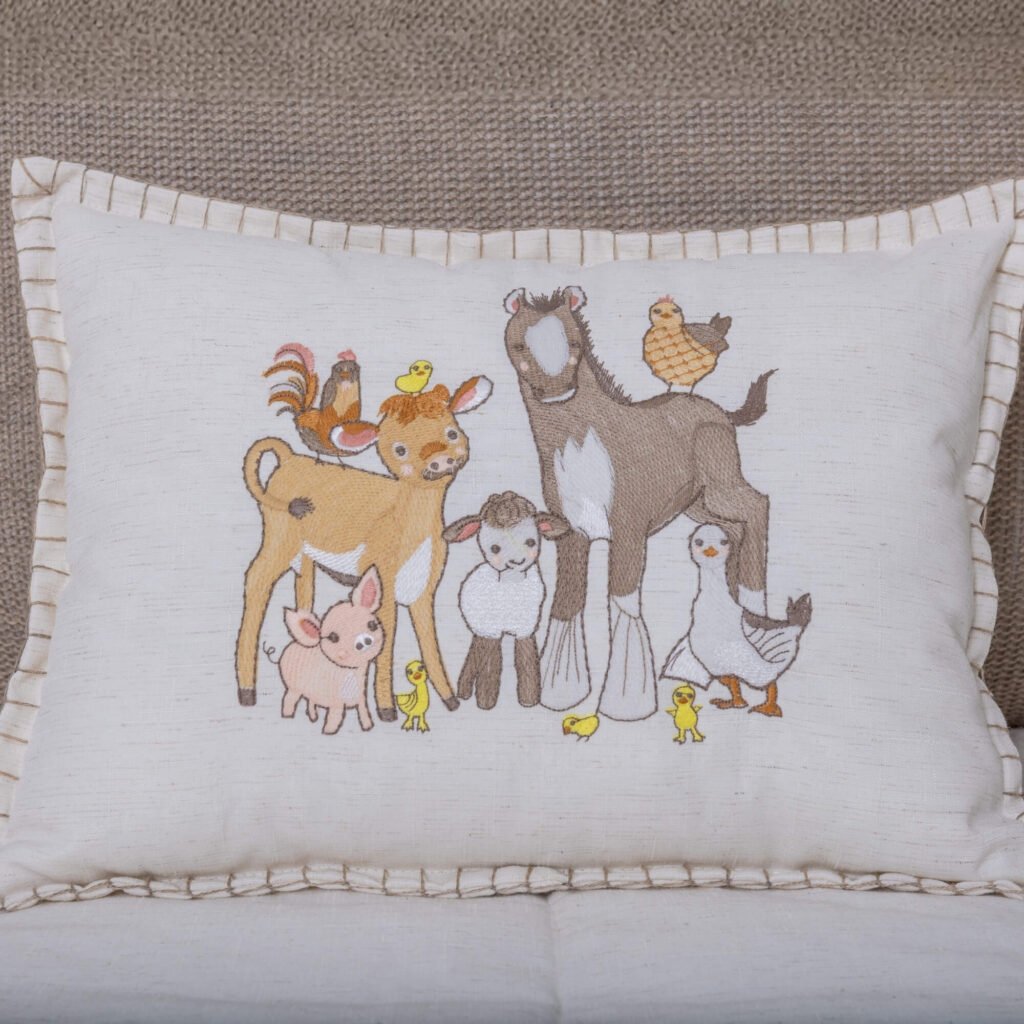 Almofada em Linho Bordada Animais Fazendinha