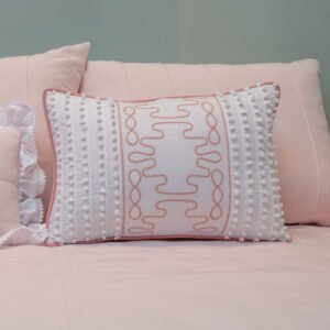 Almofada Bordada Arabesco com Pompons Mel