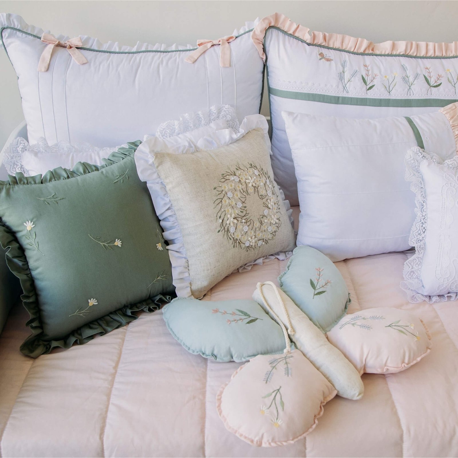 almofada-brasao-de-flores-camomila (2)