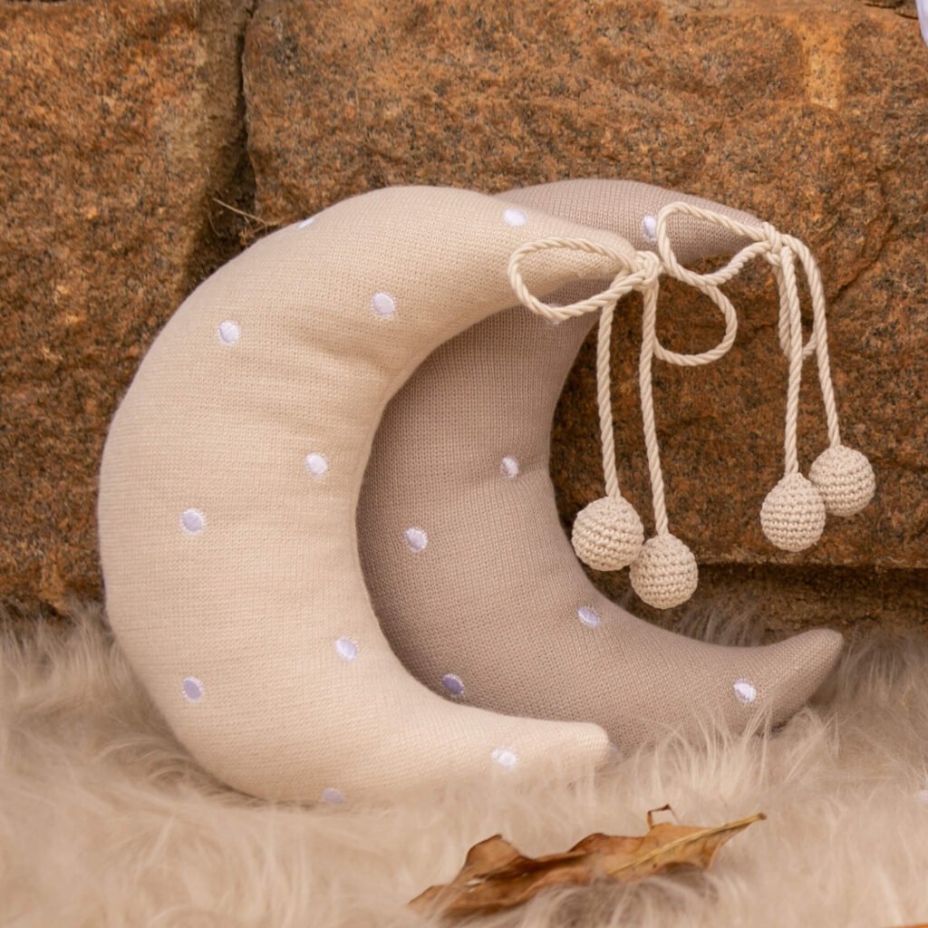 Almofada Formato Lua Bordada Noah