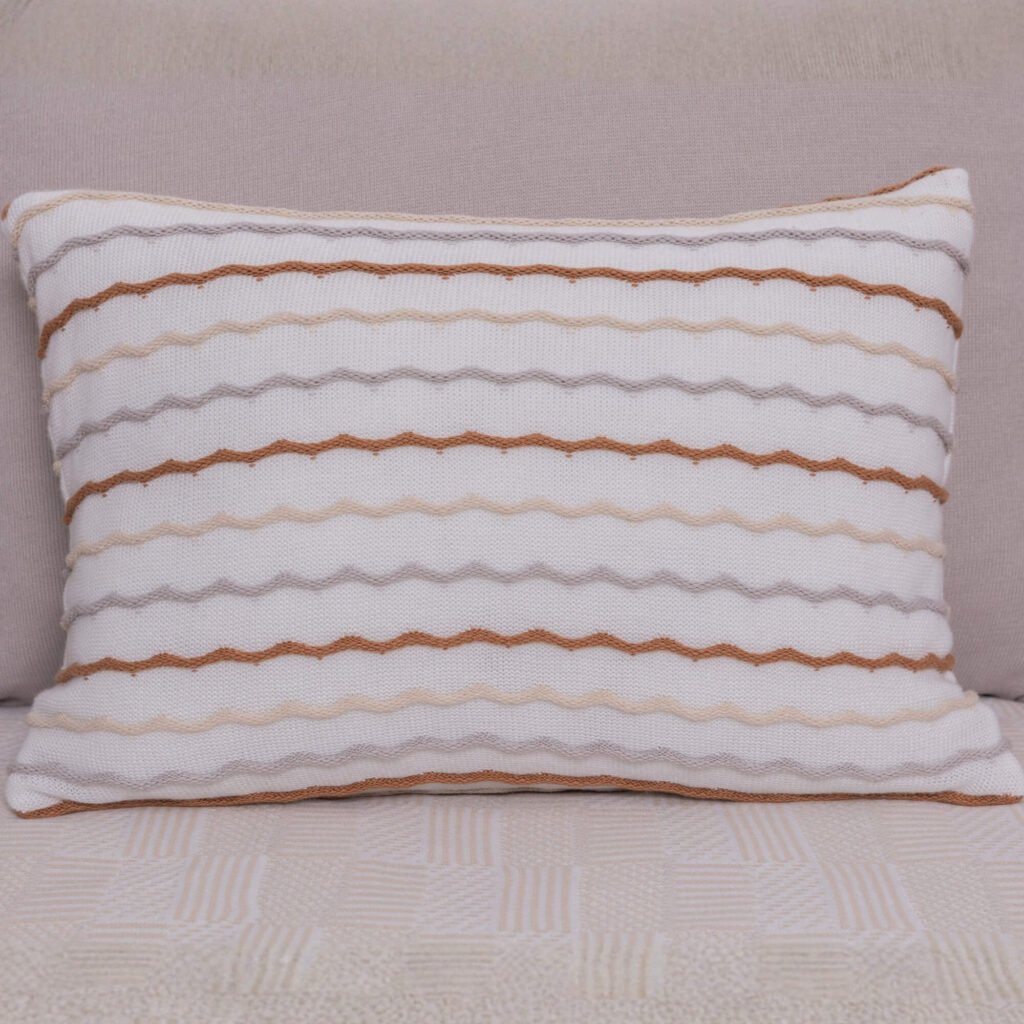 Almofada em Tricot Listras Alto Relevo Flick