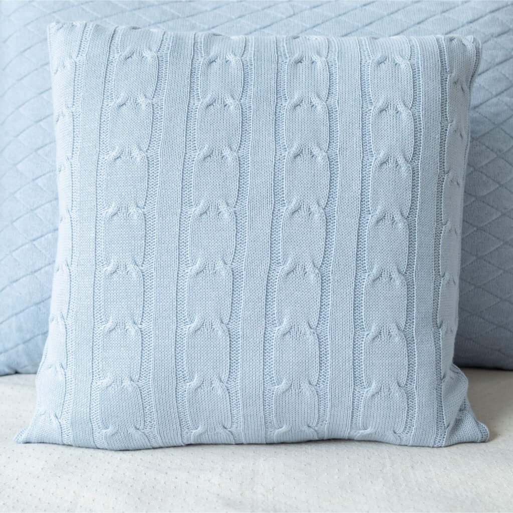 Almofada em Tricot Trança Azul Salina Bento