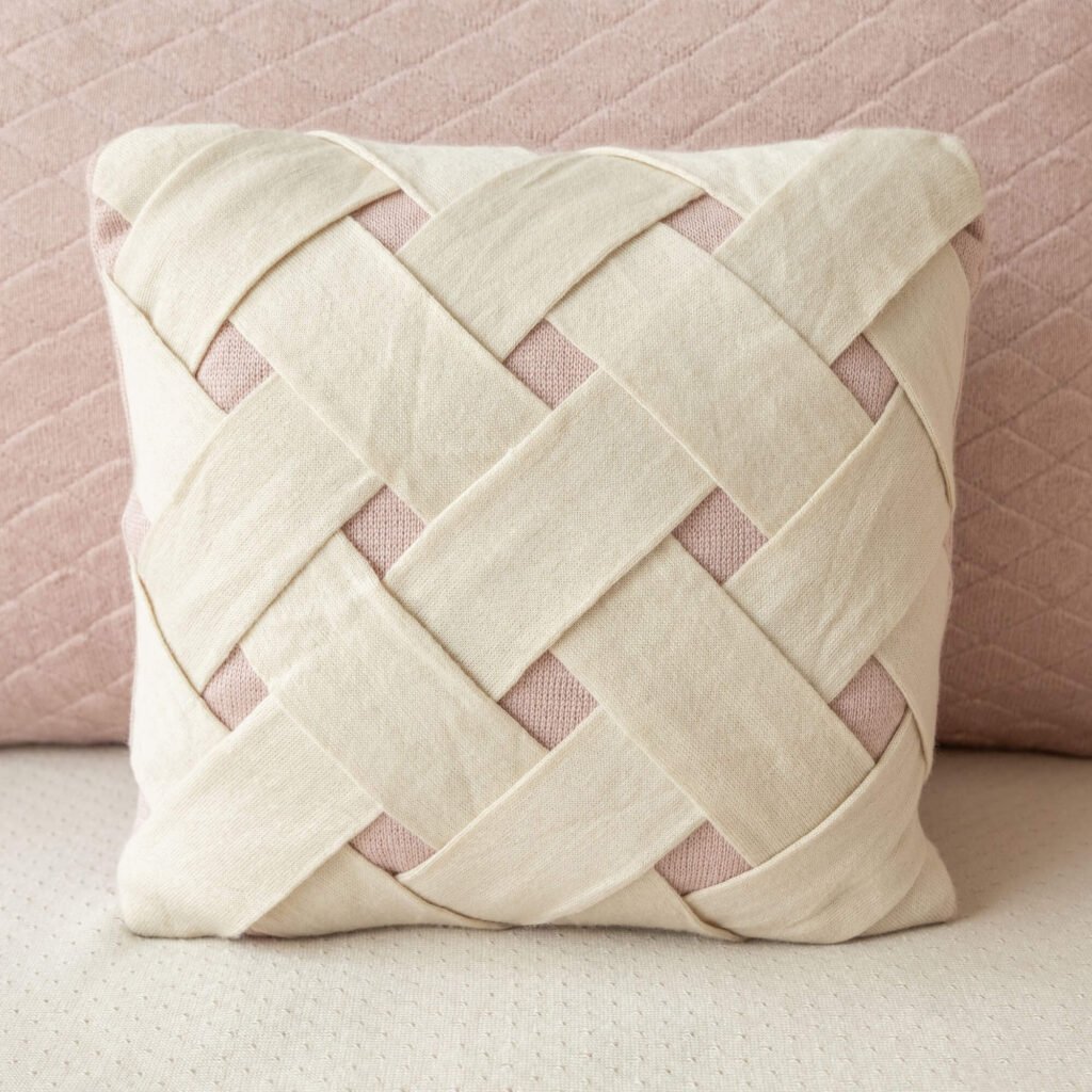 Almofada em Tricot Galão Cruzado Bela
