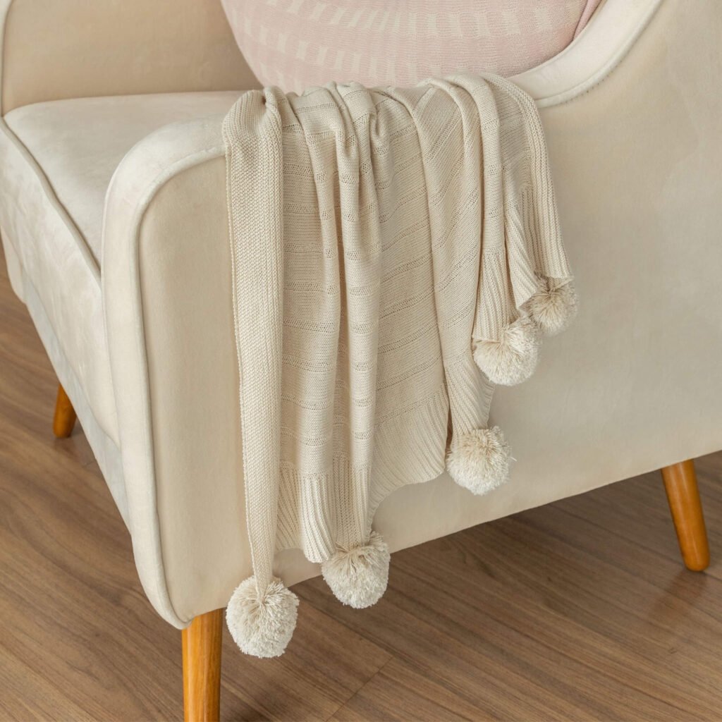 Manta em Tricot Geada com Pompons Bela