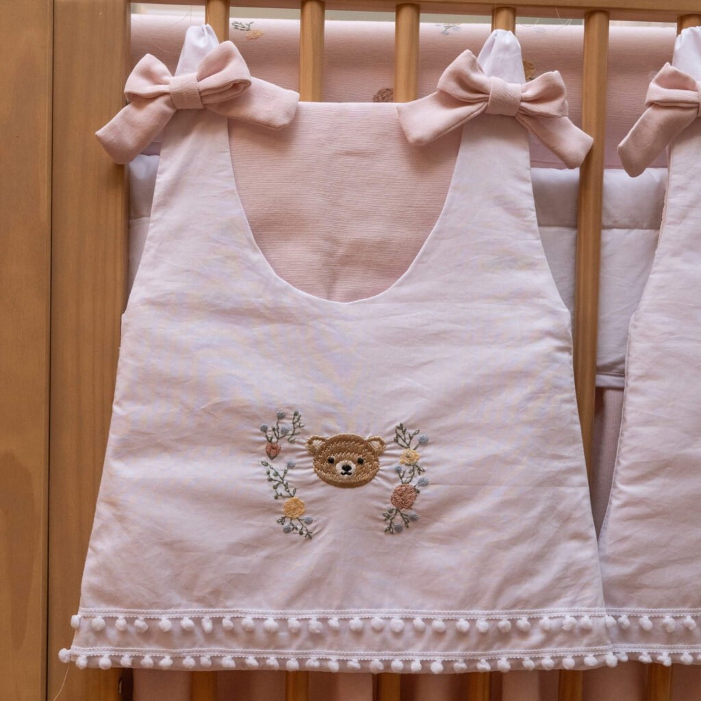 Porta Fraldas Bordado Ursa com Brasão Mel