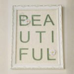 Quadro Bordado Beautiful Camomila