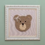 Quadro Ursa em Crochê Mel