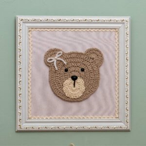 Quadro Ursa em Crochê Mel
