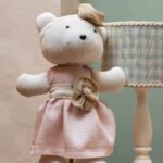 Ursa de Cama com Vestido Rosa Mel