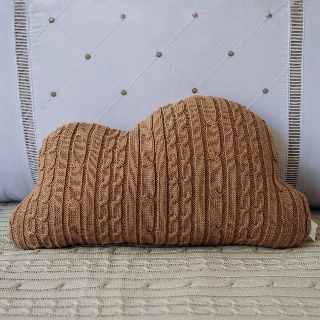 Almofada em Tricot Formato Nuvem Kim