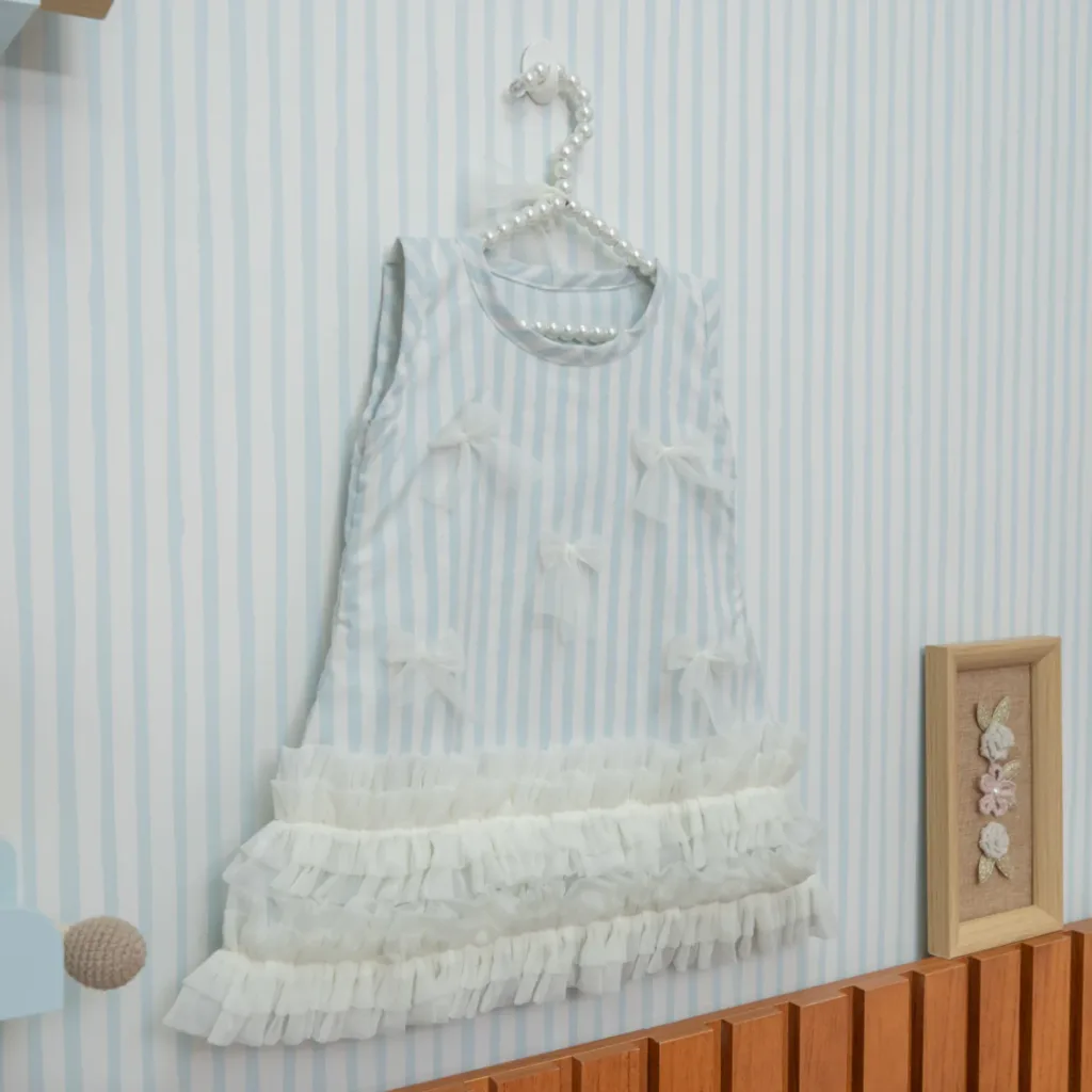 Porta Treco Formato Vestido Listrado com Laços Jardim de Íris